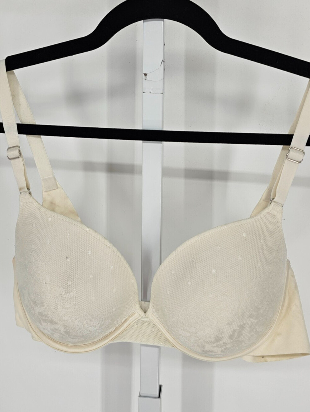 Secret Treasures Womens Sz 38C Classic T Shirt Bra Ivory Lace